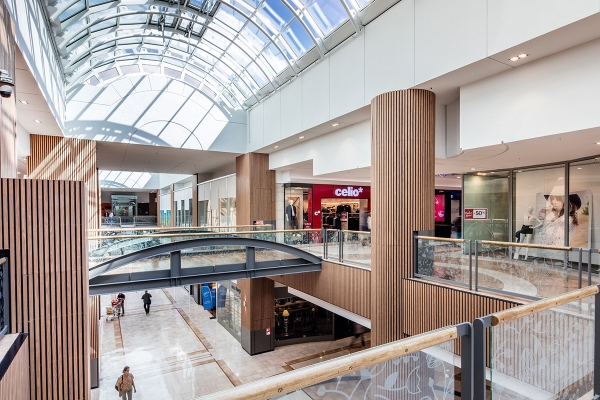 Issy 3 Moulins shopping center revamp